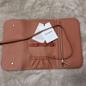 Cuyana Travel Beauty Roll in Terracota **